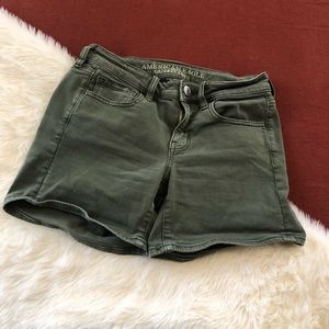 American eagle olive green midi shorts sz.4